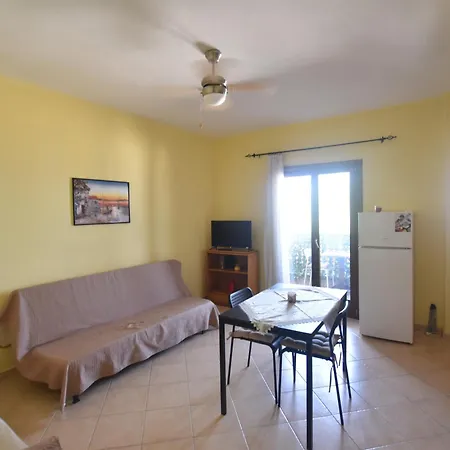 Menis アパート オウランオウポリ